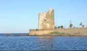 la torre di Santa Lucia riflessa nel mare